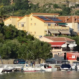 Captain's Club Gostinjska kuća